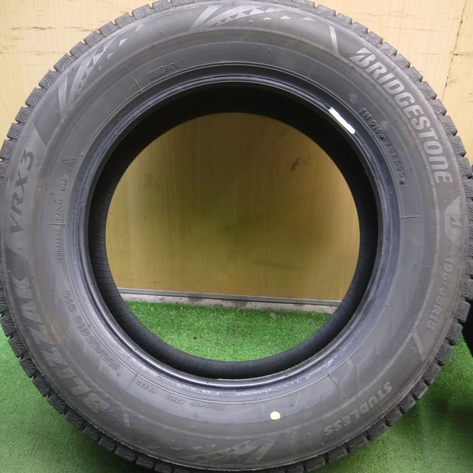 バリ溝‼️ブリヂストンスタッドレスセット2022年製195/65R15プリウス等 送料無料* バリ溝！23年！9.5分☆スタッドレス 195/65R15