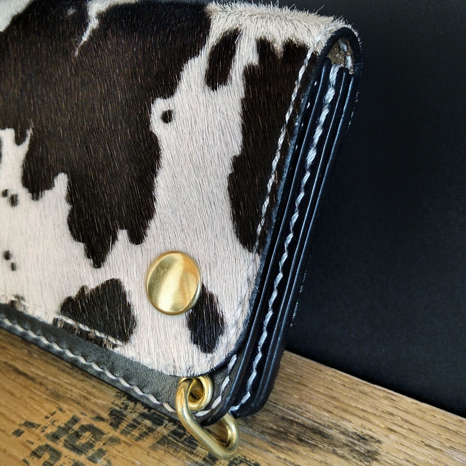 ハラコ ホルスタイン柄 ブラック】 トラッカーウォレット TW-01 - メルカリ