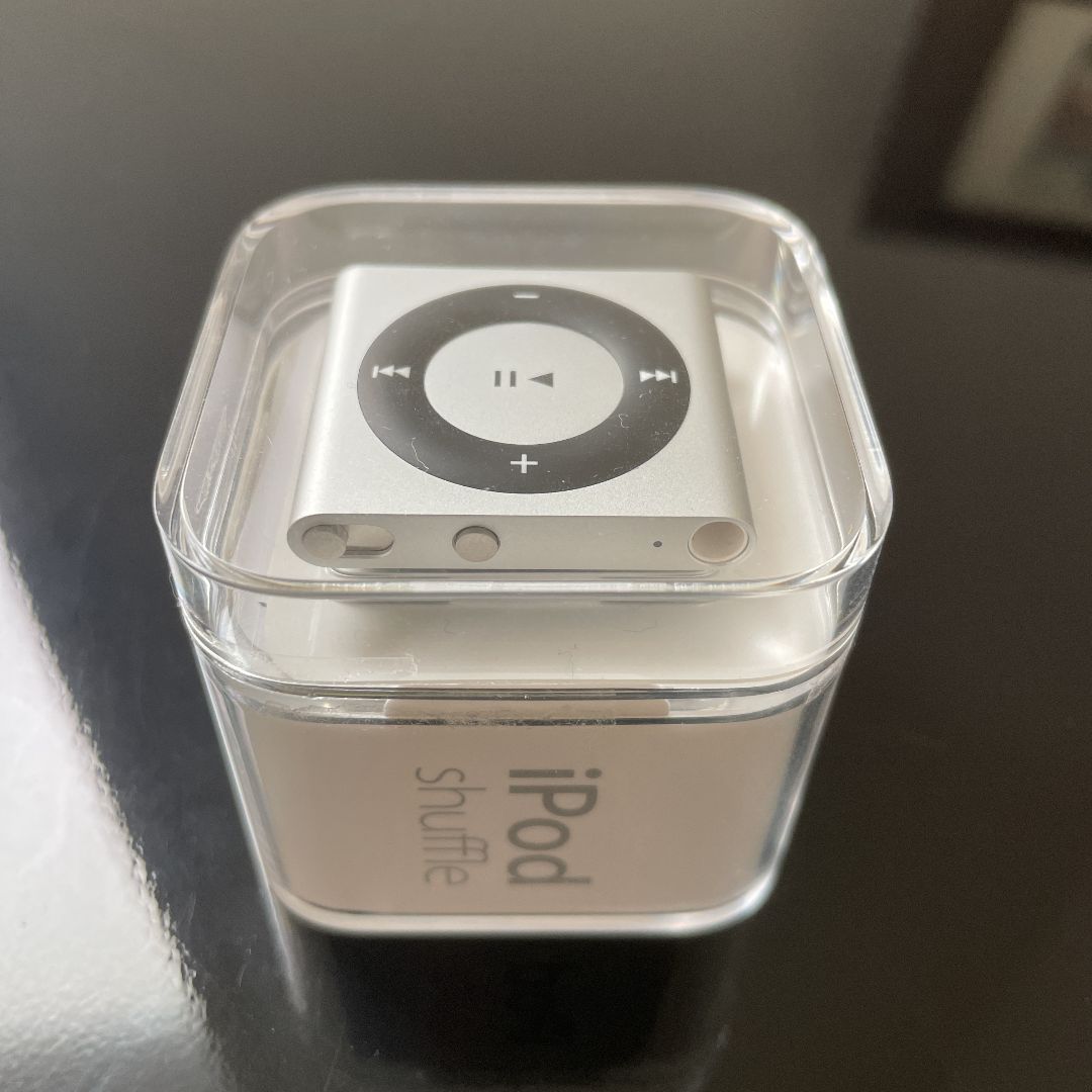 Apple iPod shuffle 2GB 未使用品 - ポータブルプレーヤー