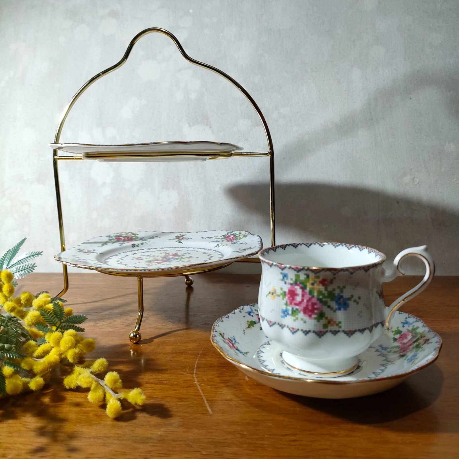 ロイヤルアルバートプチポワン食器セット 希少品 ロイヤルアルバート プチポワン プレート＆カップ