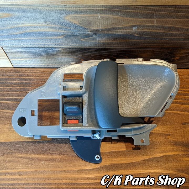 インナードアハンドル 右 助手席側 グレー内装 DORMAN フロントリア共通 ドアレバー 95-99年 C1500 K1500 サバーバン タホ ユーコン