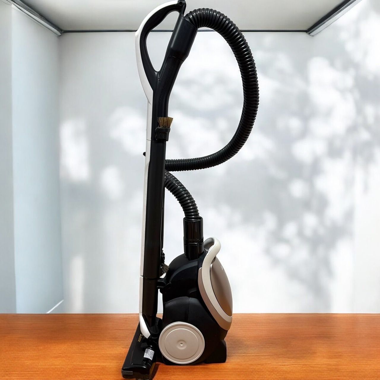 三菱電機 紙パック掃除機 Be-K (ビケイ) 小型 日本製 軽量2.1kg 自走式パワーブラシ セピアゴールド TC-GM1J-N | 三菱電機 紙パック掃除機 Be-K (ビケイ) 小型 日本製 軽量2.1