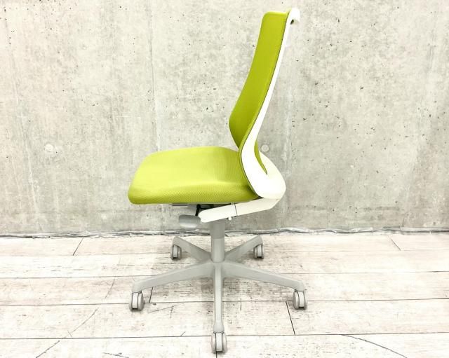 オカムラ okamura 製 フルーエントチェア IB