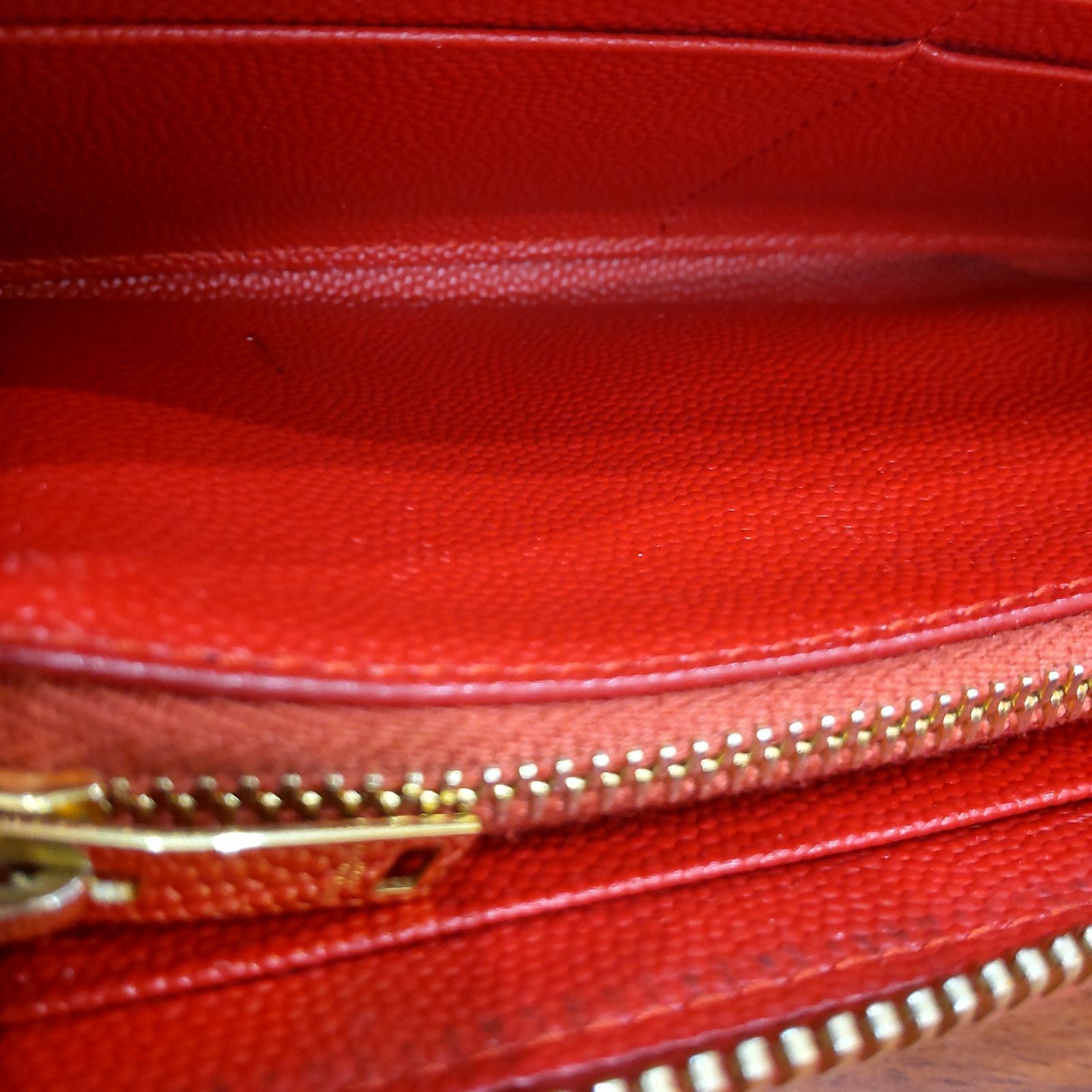 イヴサンローラン　m3 レザー　Vステッチ　ラウンドファスナー　長財布　ピンク サンローラン YSL ラウンドファスナー 長財布 Vステッチ ピンク