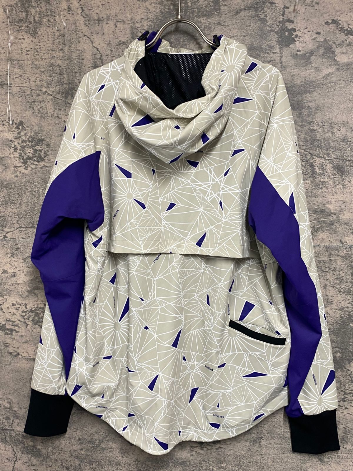 JJ498 ナリフリ narifuri NF2053 ダズル迷彩プルブレーカー 総柄 M BRIGHTFACE_UK