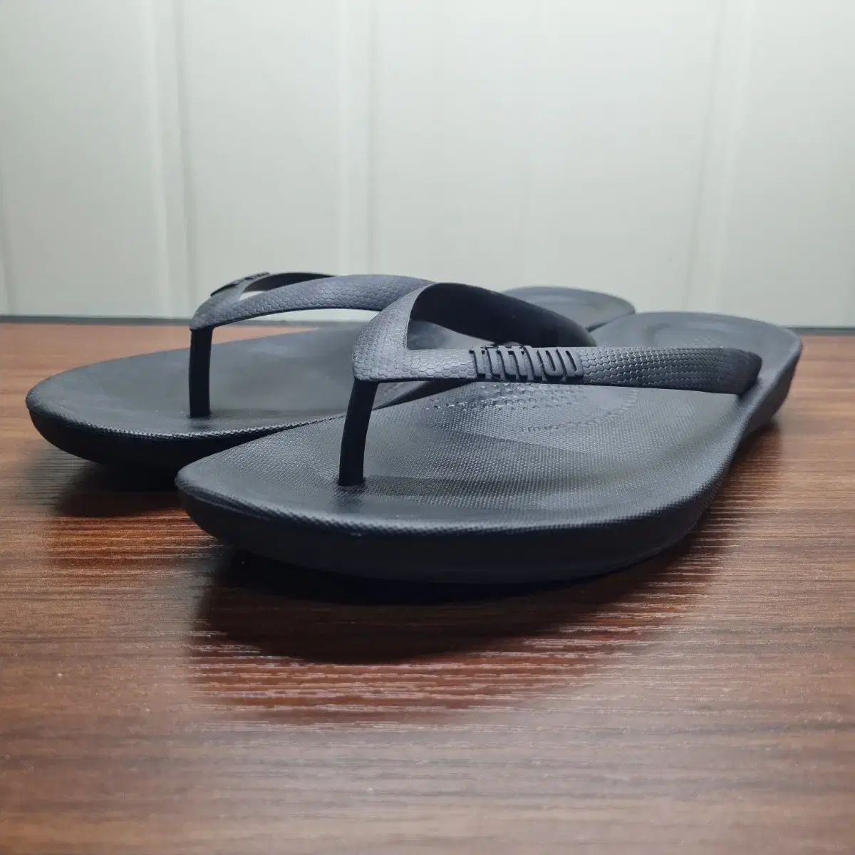 【雷市場（ポンジャン）商品韓国直送】FITFLOP(フィットフロップ) ビーチサンダル スリッパ eu41 255