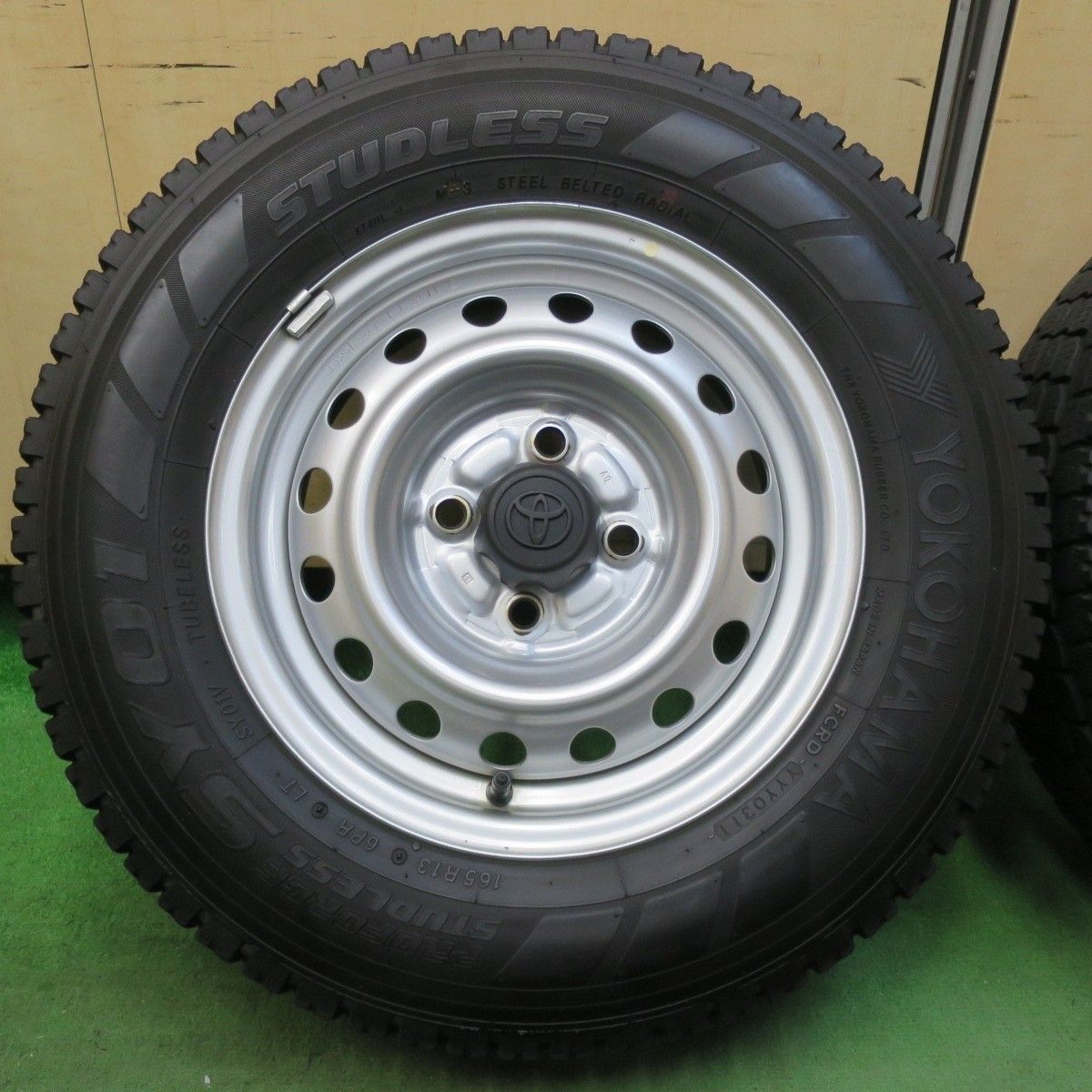 バリ溝 キレイ 9.5分 トヨタ プロボックス サクシード 純正 スチール 165R13 6PR スタッドレス ヨコハマ SY01 13インチ PCD100 4H 5040303イス