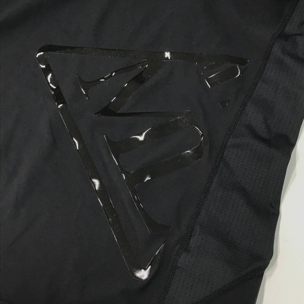 長袖モックネックTシャツ