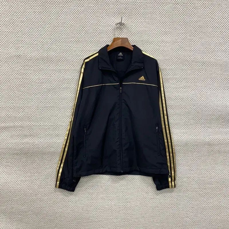 【雷市場（ポンジャン）商品韓国直送】 adidas(アディダス) ソードボーン 3本線 ウインドブレーカー 105 C00393