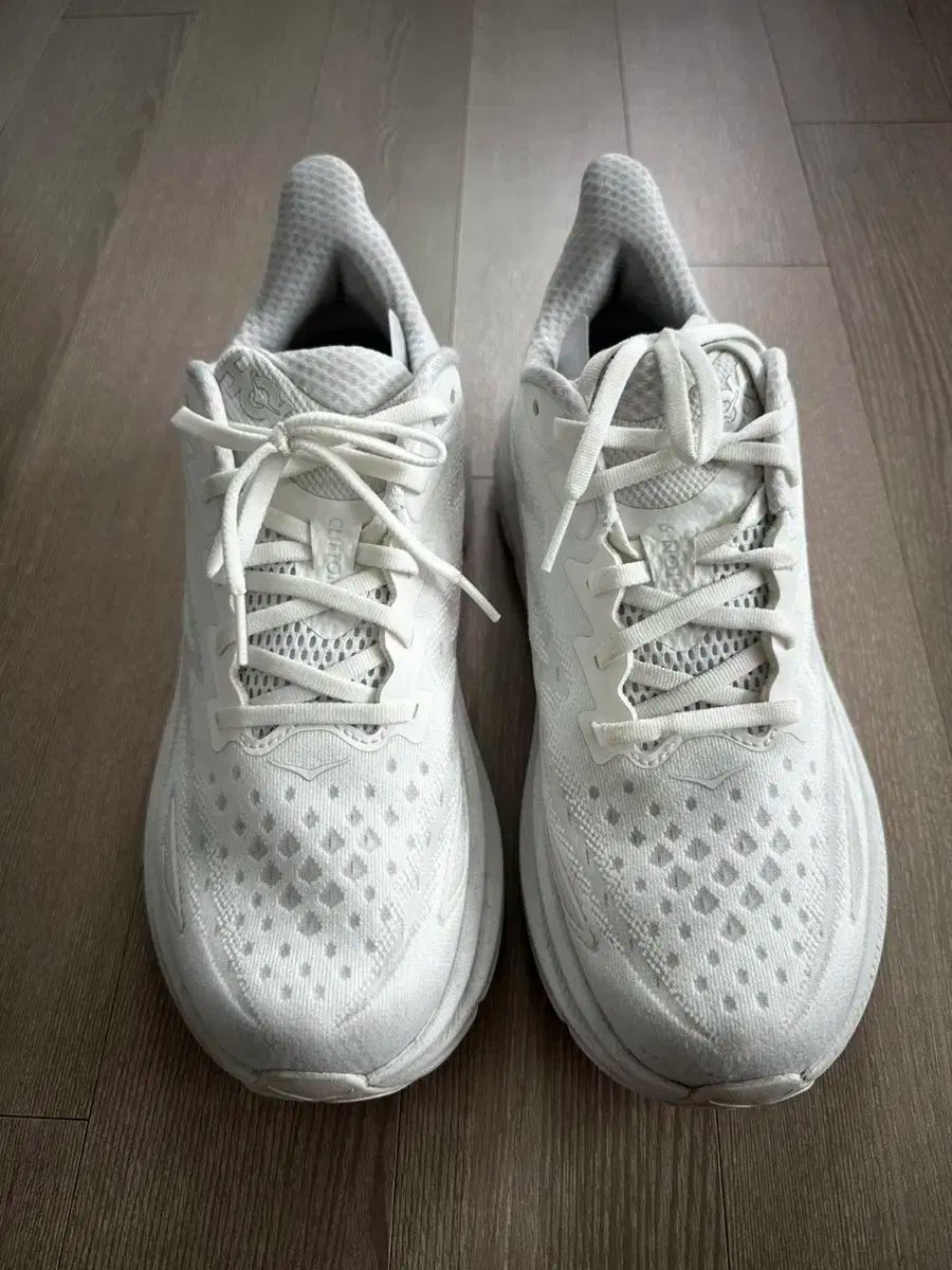 【雷市場（ポンジャン）商品韓国直送】HOKA ONE ONE(ホカオネオネ) クリフトン 9 白 270