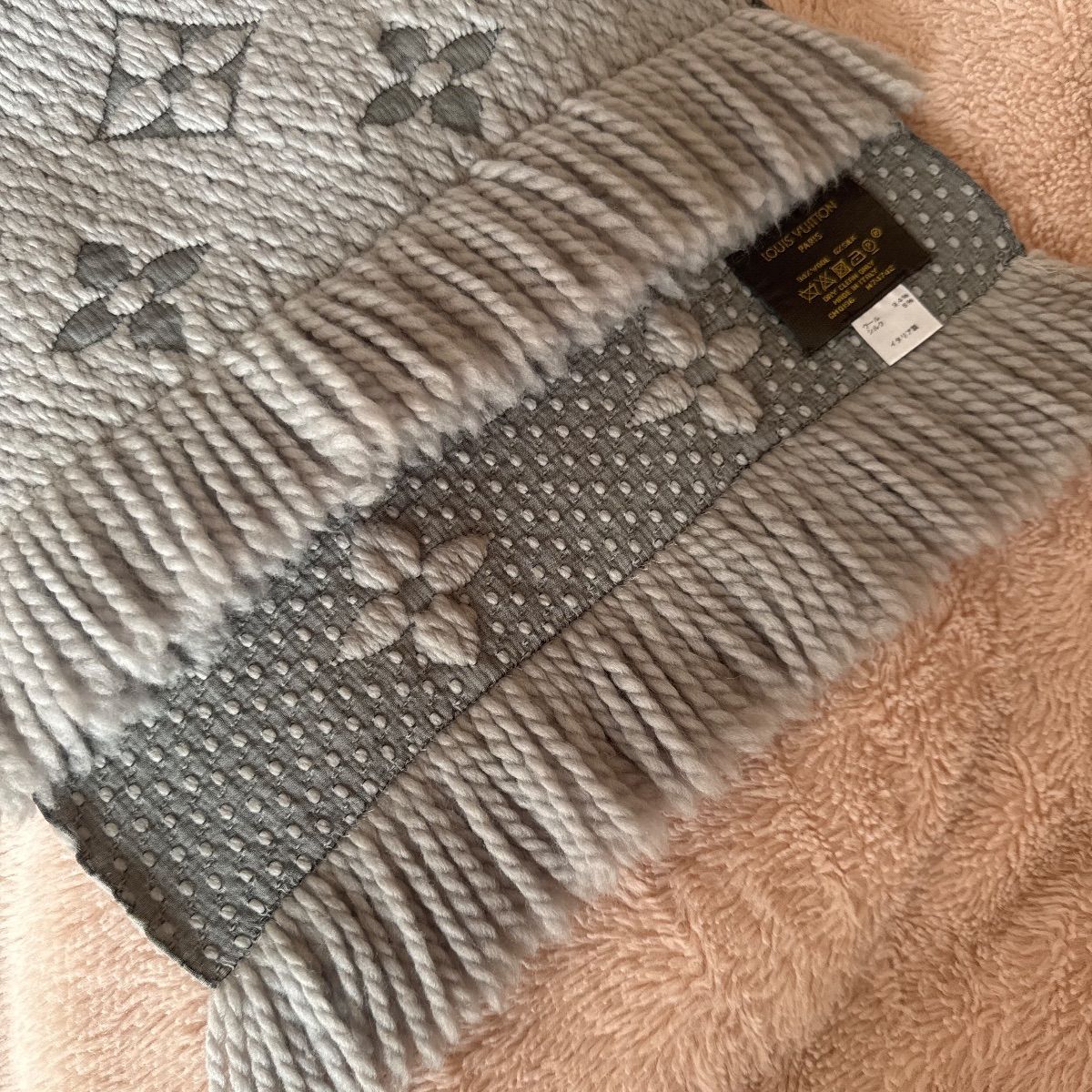 LOUISVUITTONロゴマニアマフラー ライトグレー LOUIS VUITTON