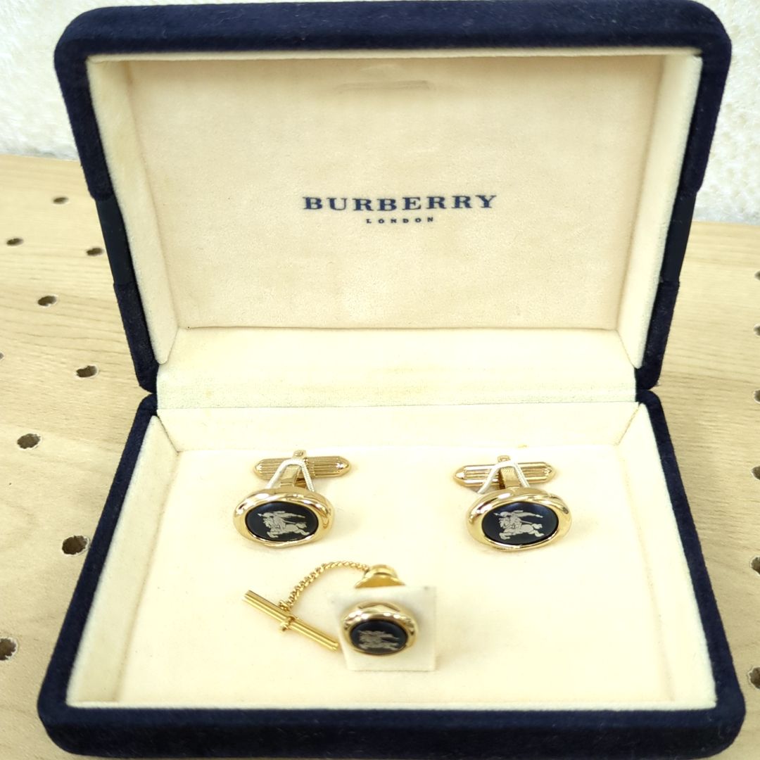 【美品】バーバリー　ネクタイピン BURBERRY バーバリー 騎士 ネクタイピン カフリンクス ゴールド