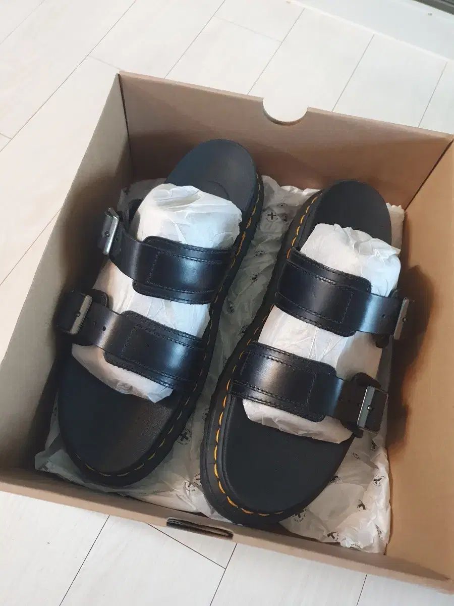 美品 Dr.Martens マイルス ホワイトステッチ サンダル 29cm 美品 Dr.Martens マイルス ホワイトステッチ サンダル 29cm