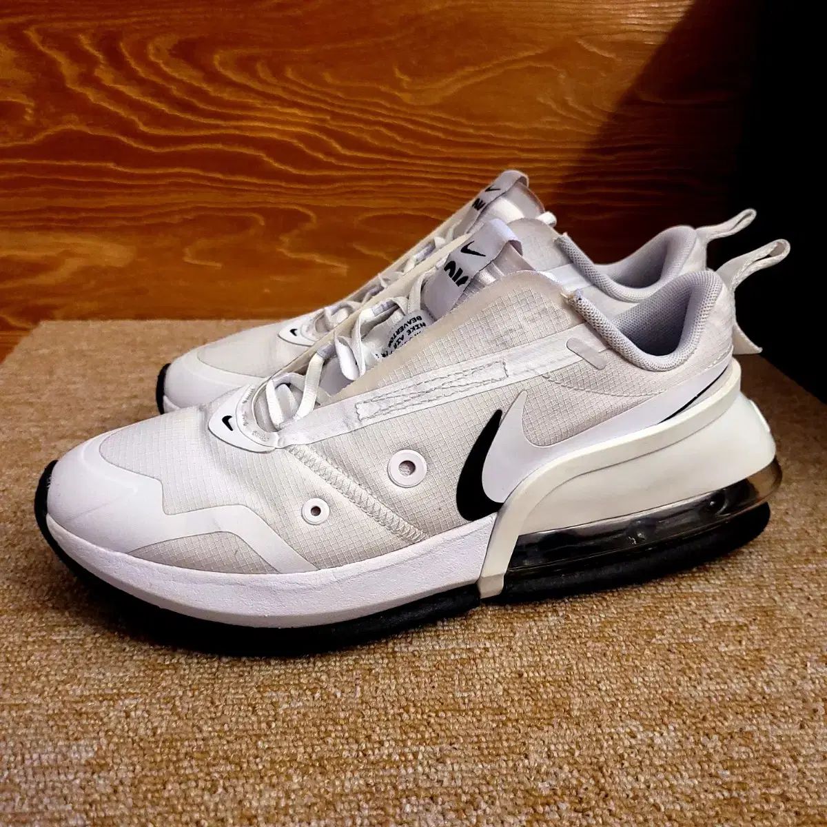 【雷市場（ポンジャン）商品韓国直送】 NIKE(ナイキ) エアマックス カルマ 250mm