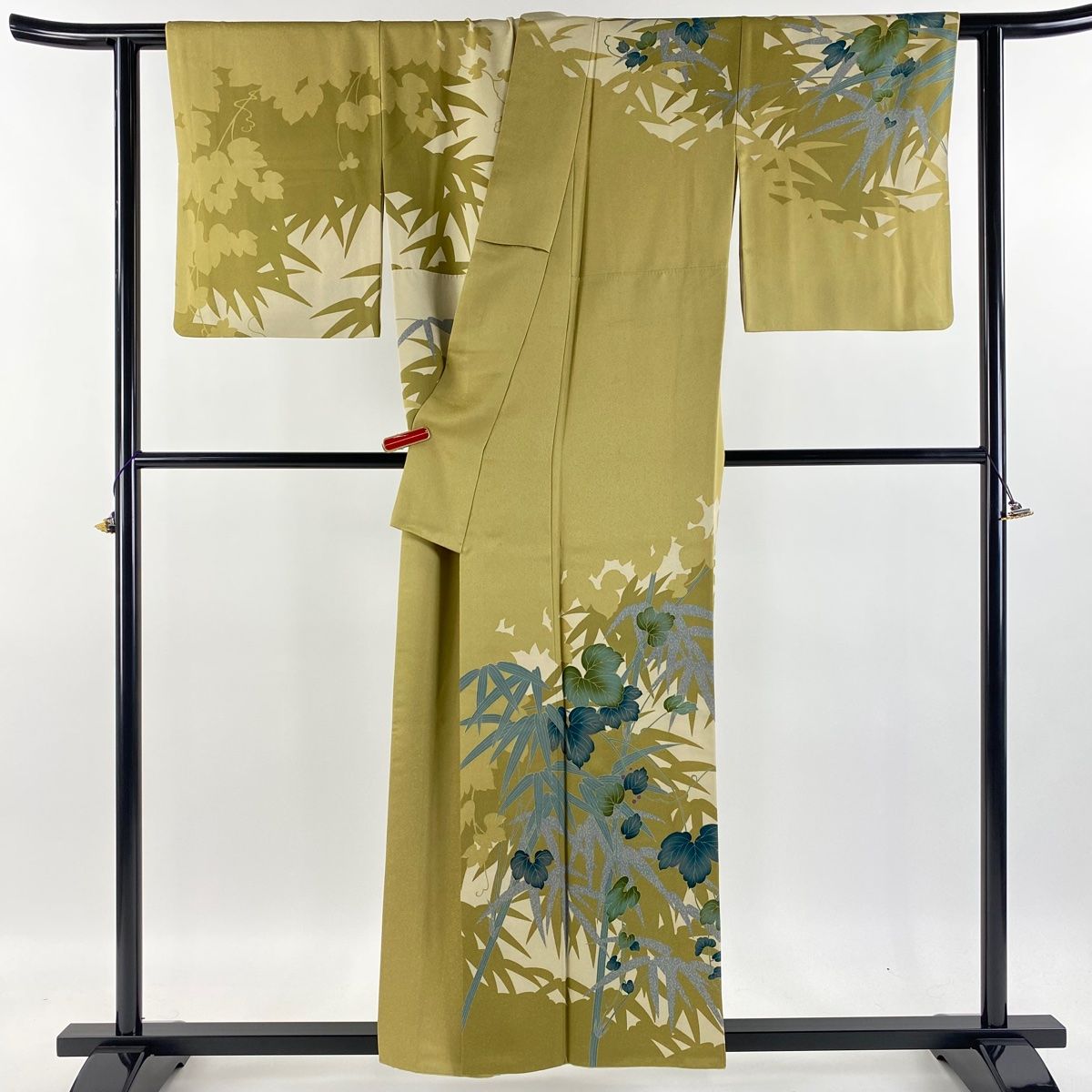 超美品　正絹　現代振袖　成人式　着物　正絹　中村乃武夫　黒　青　作家物 振袖レンタル 振袖LLサイズ デザイナー：中村乃武夫 蔦 黒黄