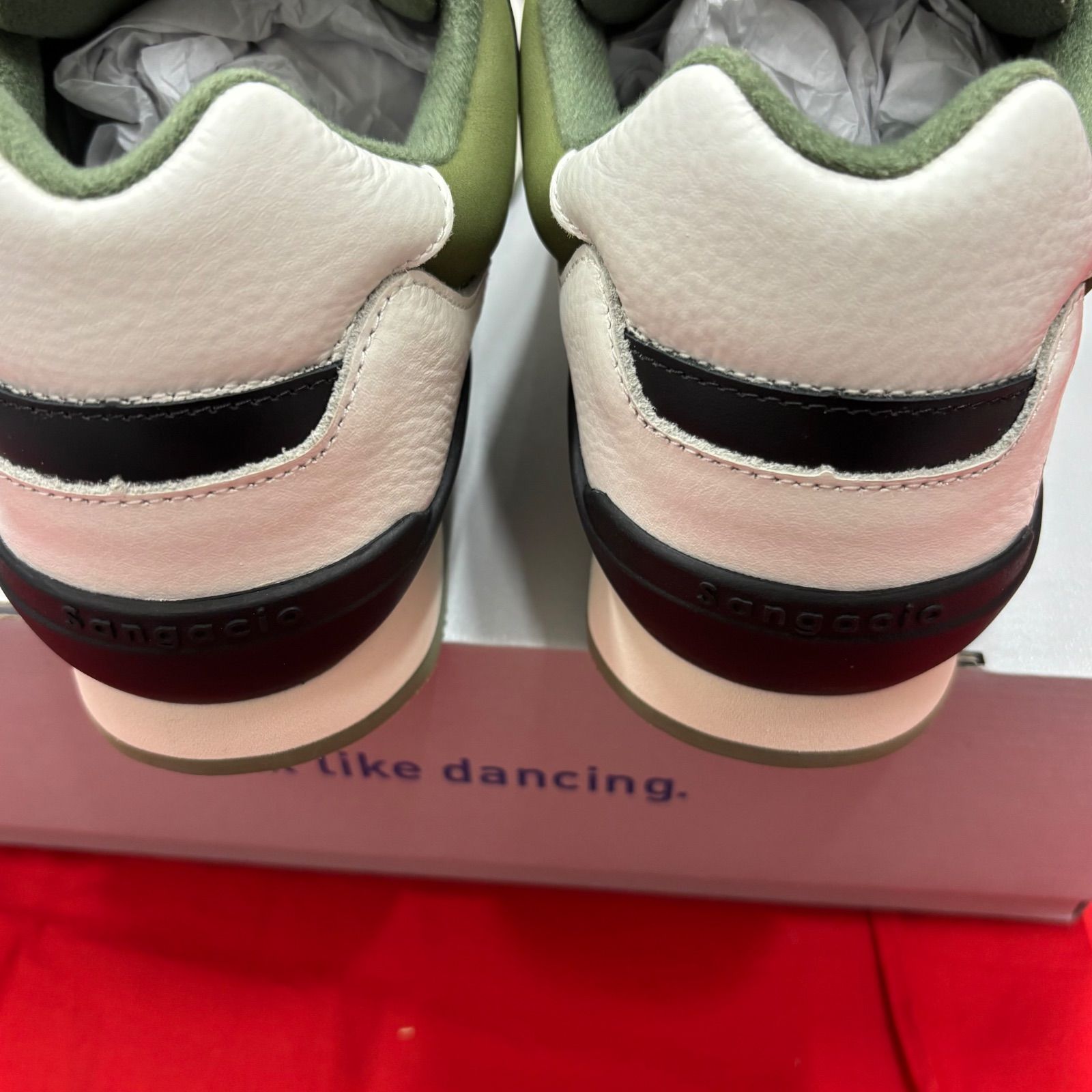 バンクシー にゅBLOW『BRANDALISED』バンクシーグラフィティフォト | SANGACIO