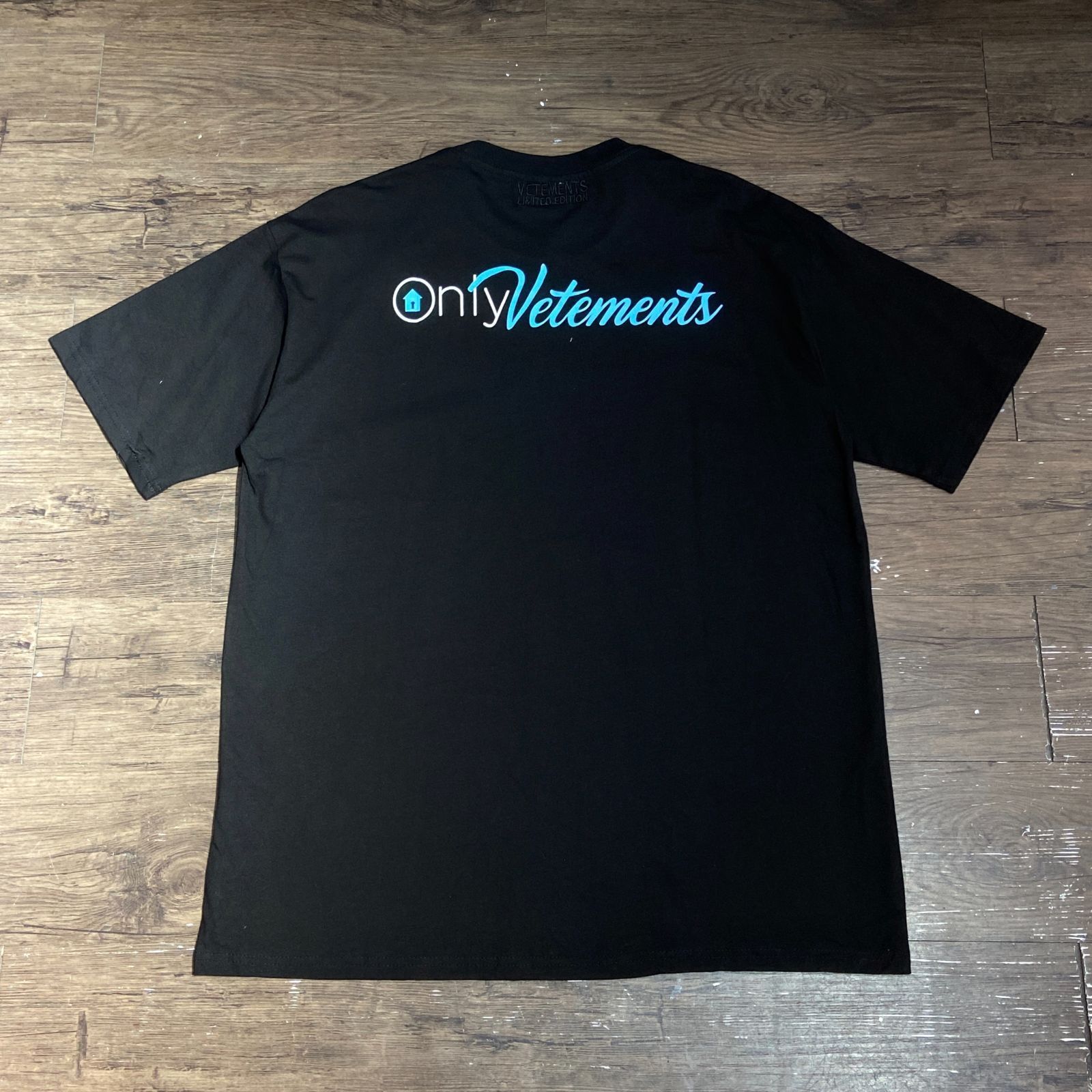 VETEMENTS 新品未使用 ヴェトモン Tシャツ 男女兼用 2色 希少品 【2枚20000円送料無料】 AM778 m4635 - メルカリ