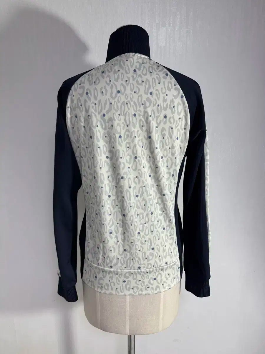 トラックトップス