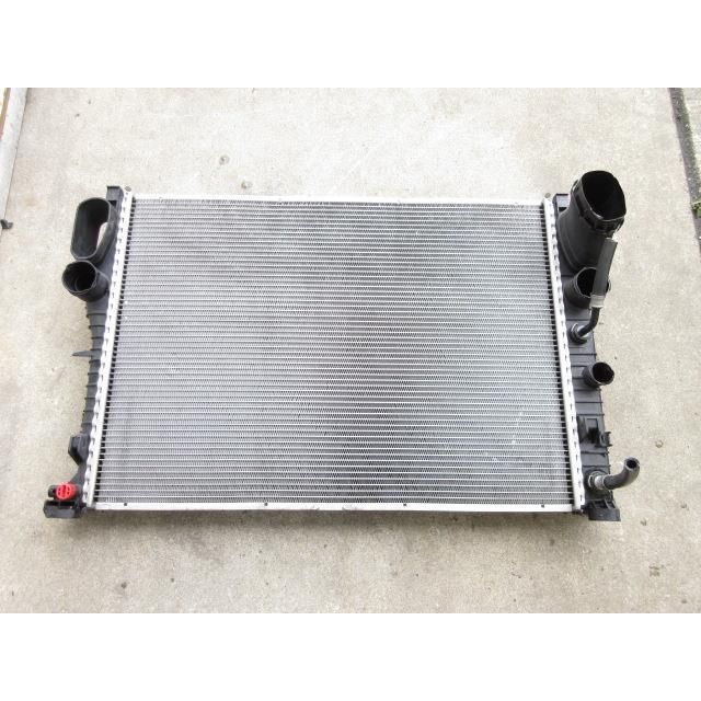 2007年 ベンツ E250 W211052 ラジエーター A2115001302 190597 4586