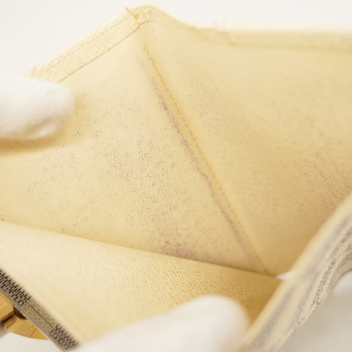 アズール ポルトフォイユヴィエノワ