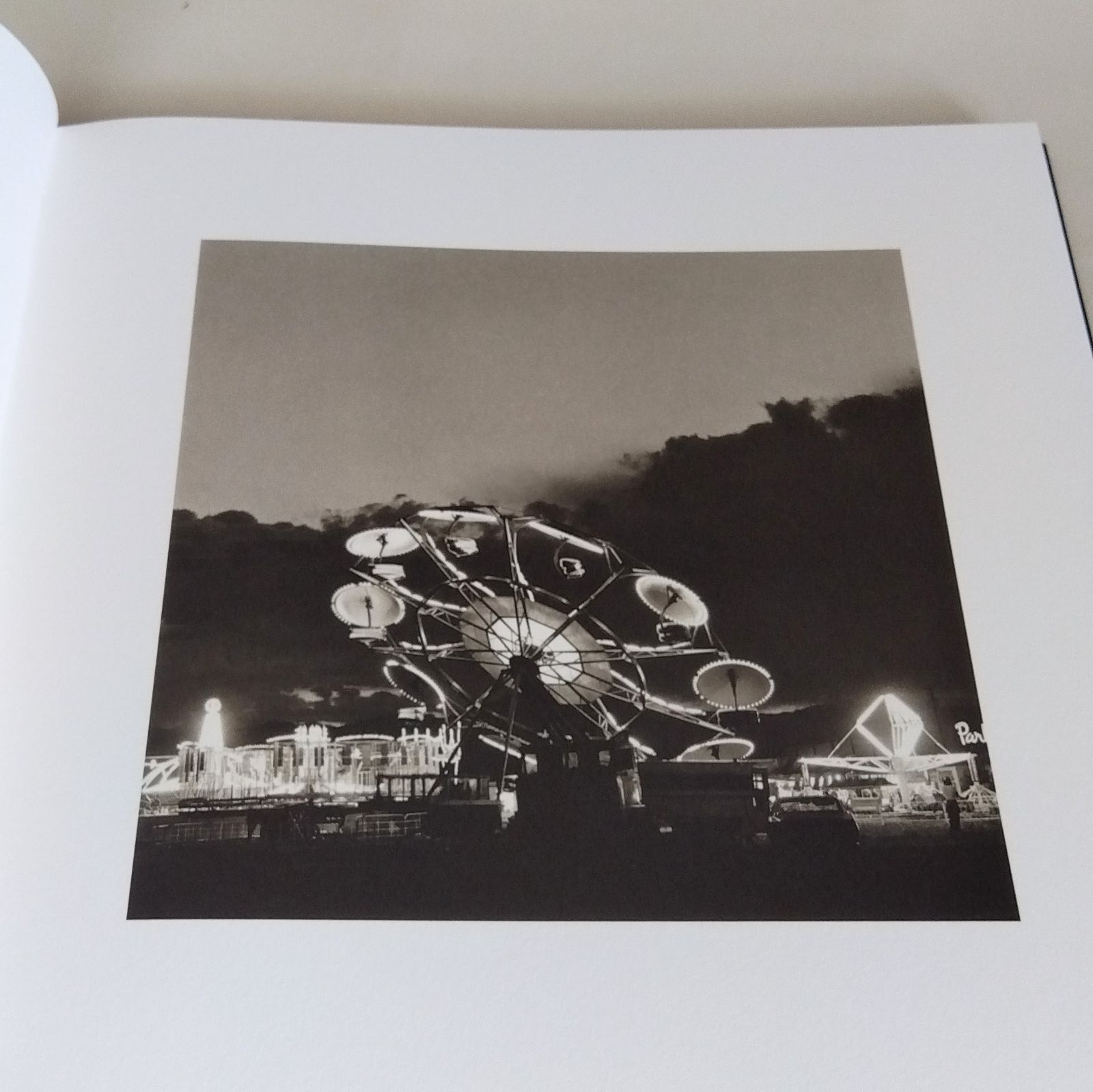SUMMER NIGHTS, WALKING 改訂版 新品入荷 by Walking Nights, Summer Robert Photobookstore