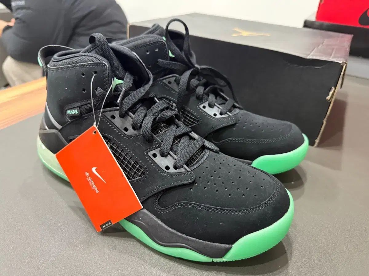 ジョーダン 火星 270 黒 グリーン 成長する ナイキコリア 新品 275