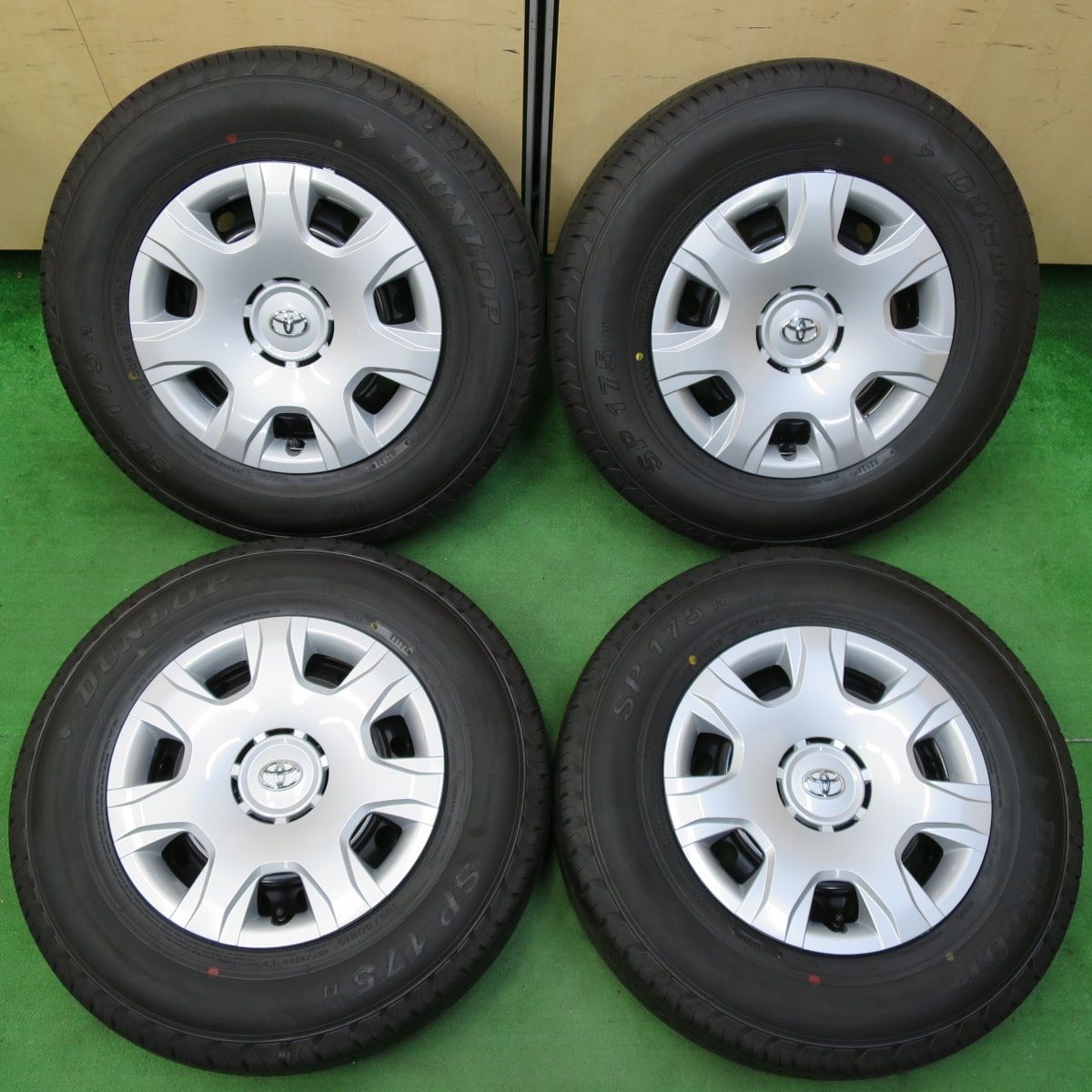 *送料無料* 新車外し！24年トヨタ 200系 ハイエース 純正 スチール 195/80R15 107/105S ダンロップ SP175N 15インチ PCD139.7/6H4072002イノ