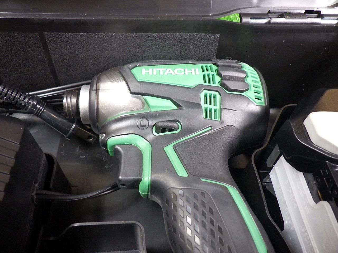 きれいな品 日立工機 18V インパクトドライバー WH18DDL2 充電器･バッテリー2個･ケース付 充電式 電動工具 品