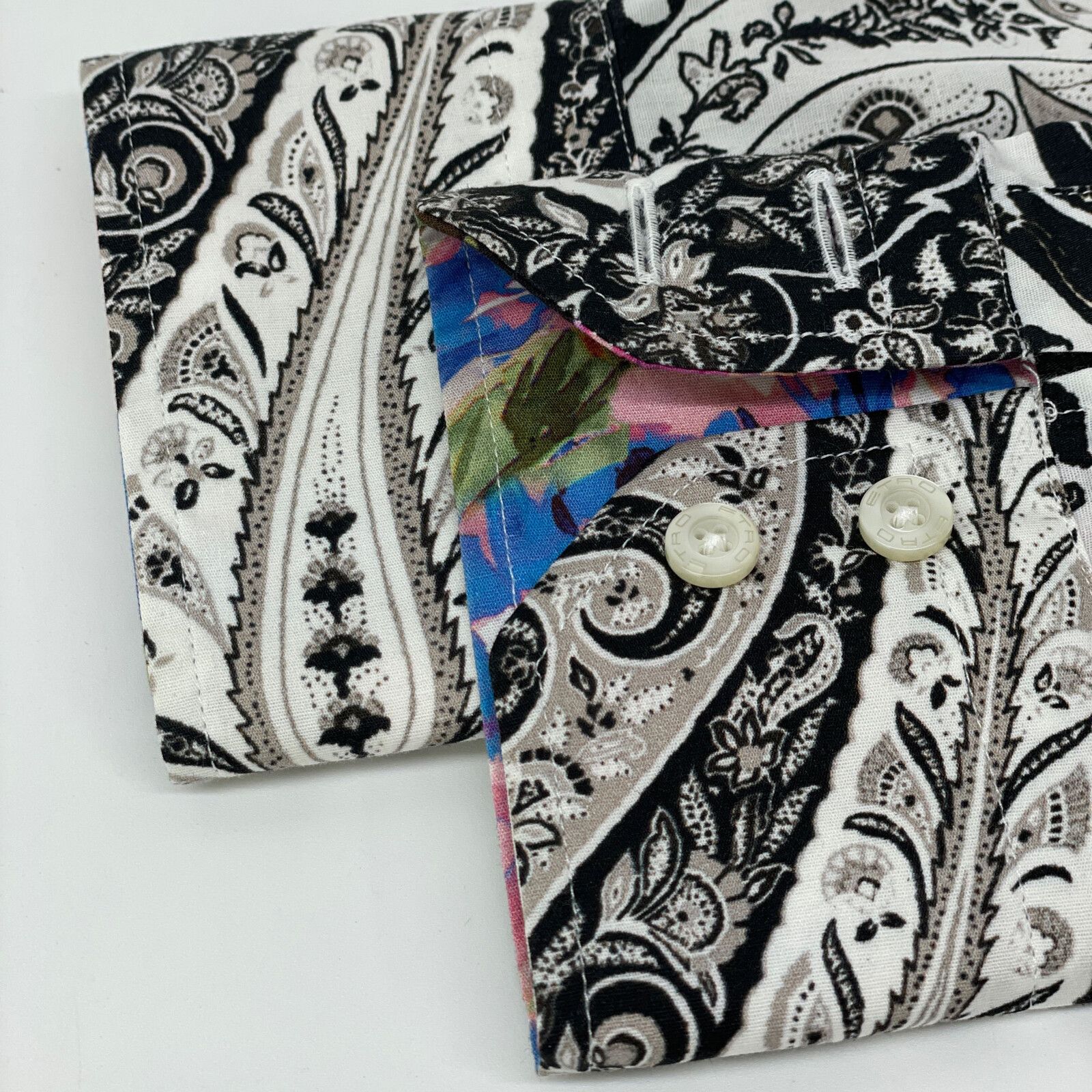  ETRO エトロ ﾎﾜｲﾄ 13年 花柄×ﾍﾟｲｽﾞﾘｰ L S ｼｬﾂ 40 アンサンブル トップス