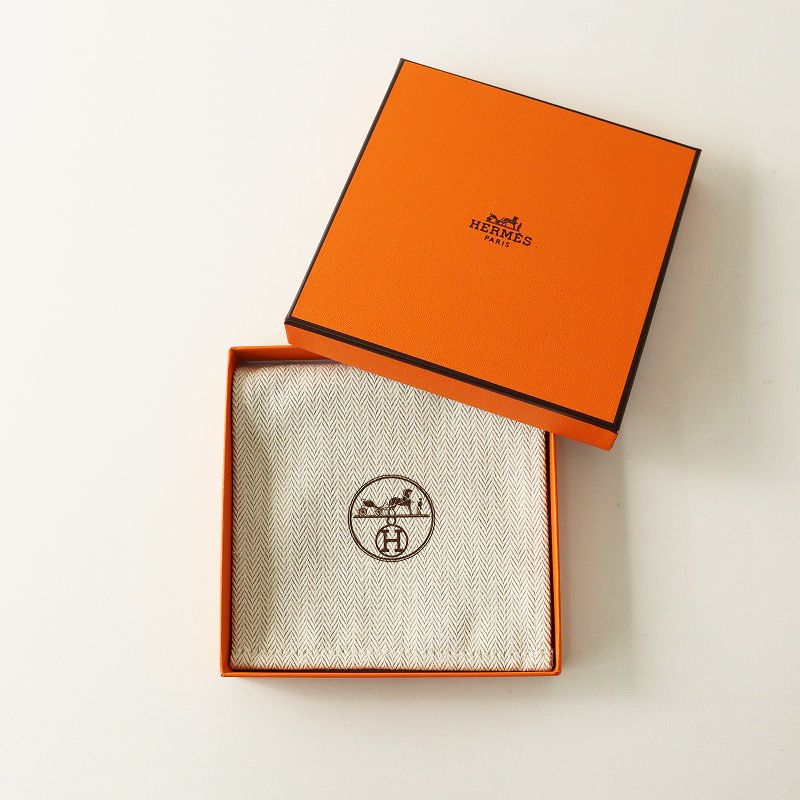 HERMES ルーペ　ネックレス　ホワイトレザー　ペンダント　エルメス　サークル 良品 箱付き エルメス HERMES サークルラウンド レザー ルーペ