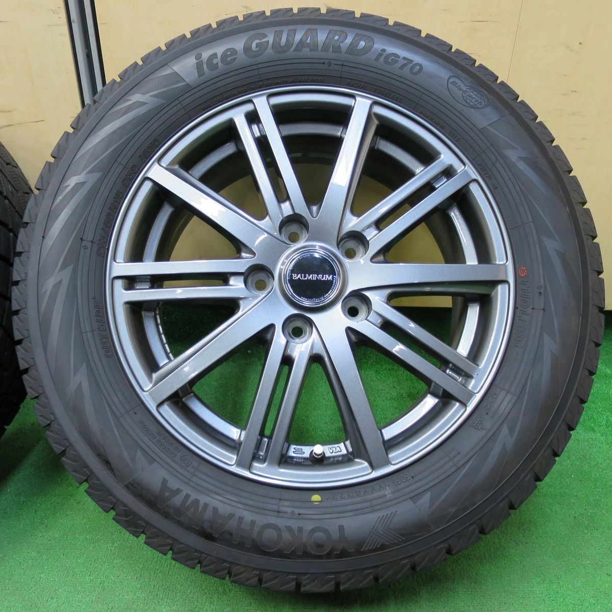 バリ溝！22年スタッドレス 215⁄60R16 ヨコハマ アイスガード iG60