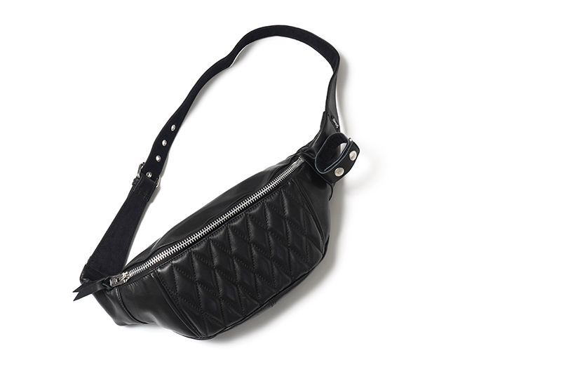 ショット ボディバッグ PADDED BODY レザー キルティング ブラック