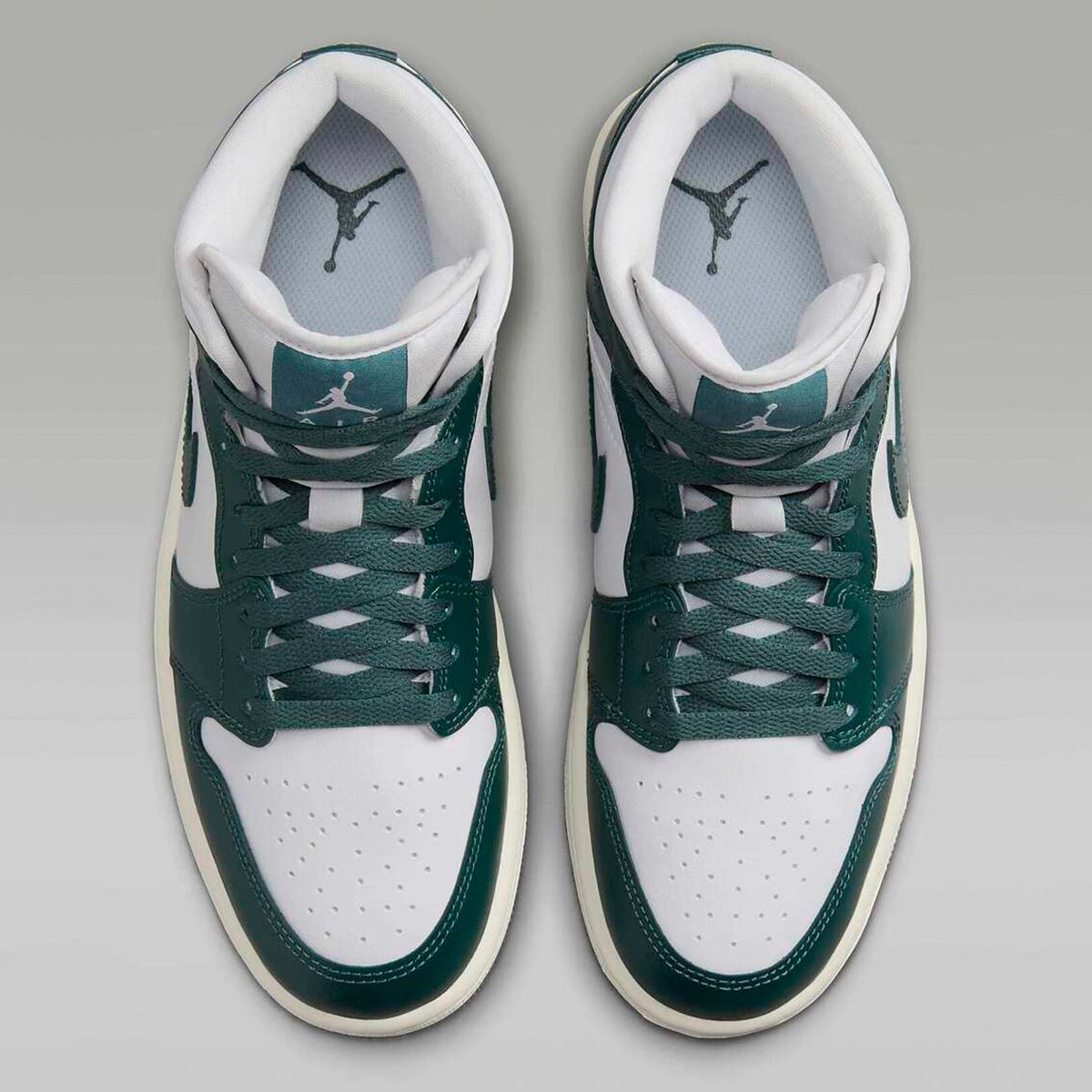 「希少品」ナイキ エア ジョーダン 1 ミッド　ホワイト/アトモスグリーン Amazon | [ナイキ] エア ジョーダン 1 ミッド [WMNS AIR JORDAN