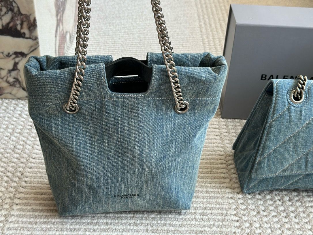 新品 バレンシアガ CRUSH TOTE キルティングトート