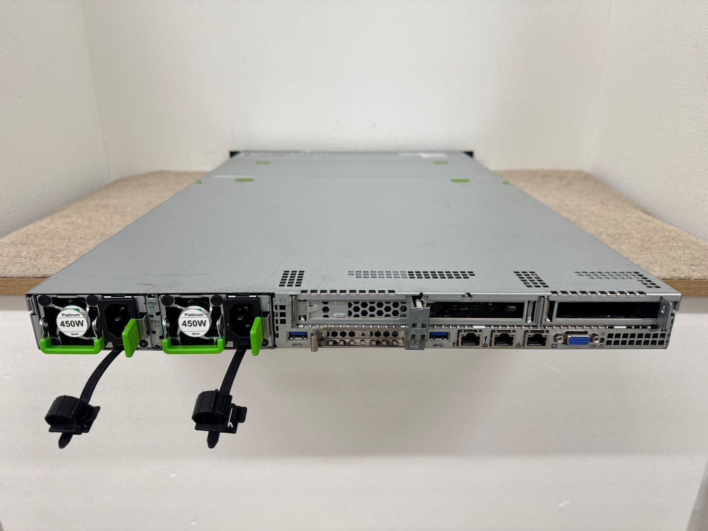 Fujitsu Primergy RX2530 M4 SFF 4Bay 2x G 5122 4Core 3.60GHz 32GB CP400i SV239