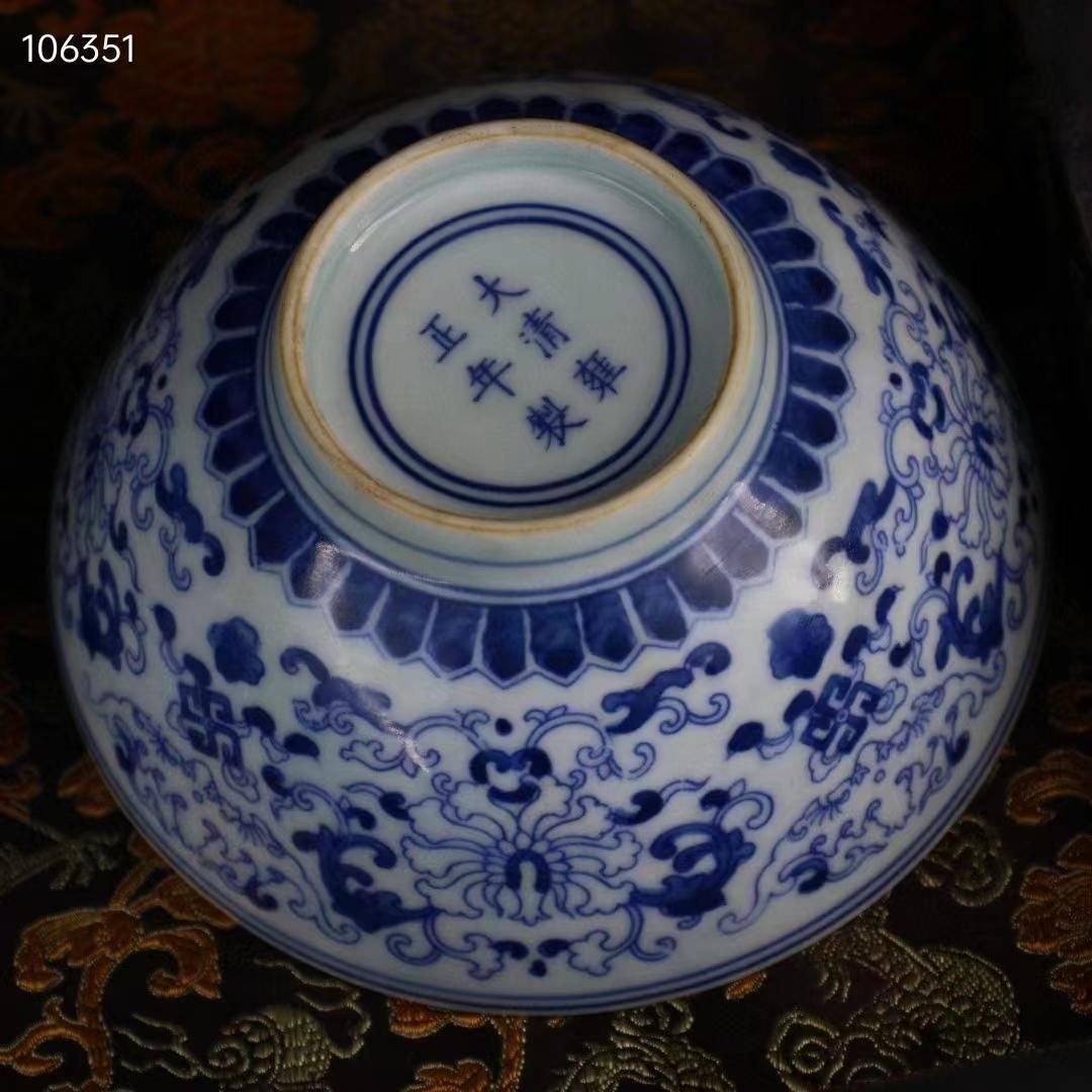 中国古美術・旧蔵青花磁碗一対・古漆器箱付・置物・文房具・時代物 中国古美術・旧蔵青花磁碗一対・古漆器箱付・置物・文房具・時代物