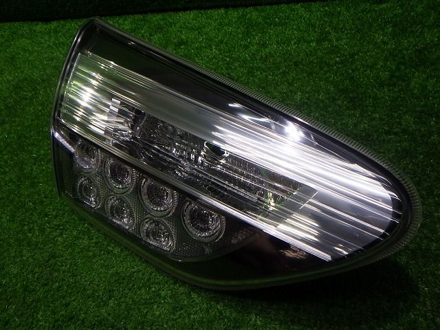 20ウィッシュ トランク 内側 左テール ZGE20 25後期 68-20 トヨタ フィニッシャー 251007020