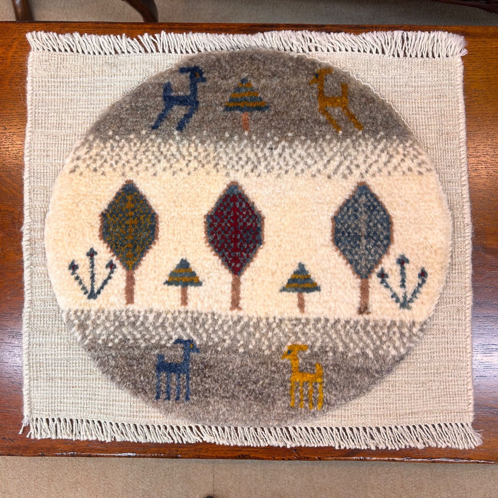 キリムギャッベ イラン産 手織りカーペット 46×38.5cm インテリアラグ 草木染め 座布団 タペストリー ルリバフ ロリバフ チェリーベアギャッベ チェリーベアギャッベ40×40