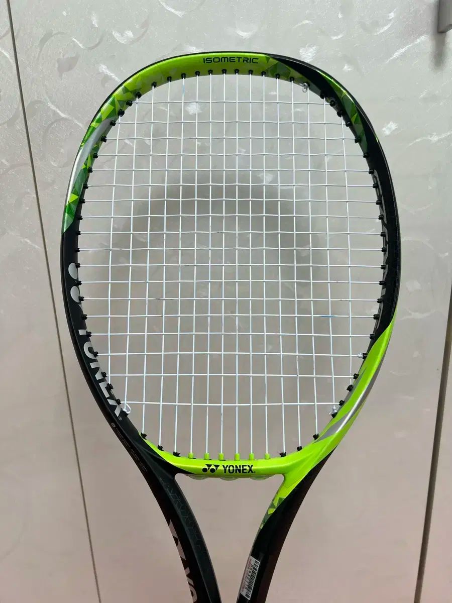 YONEX