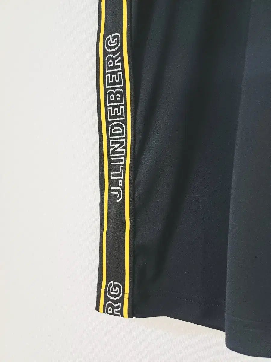 襟付きTシャツ