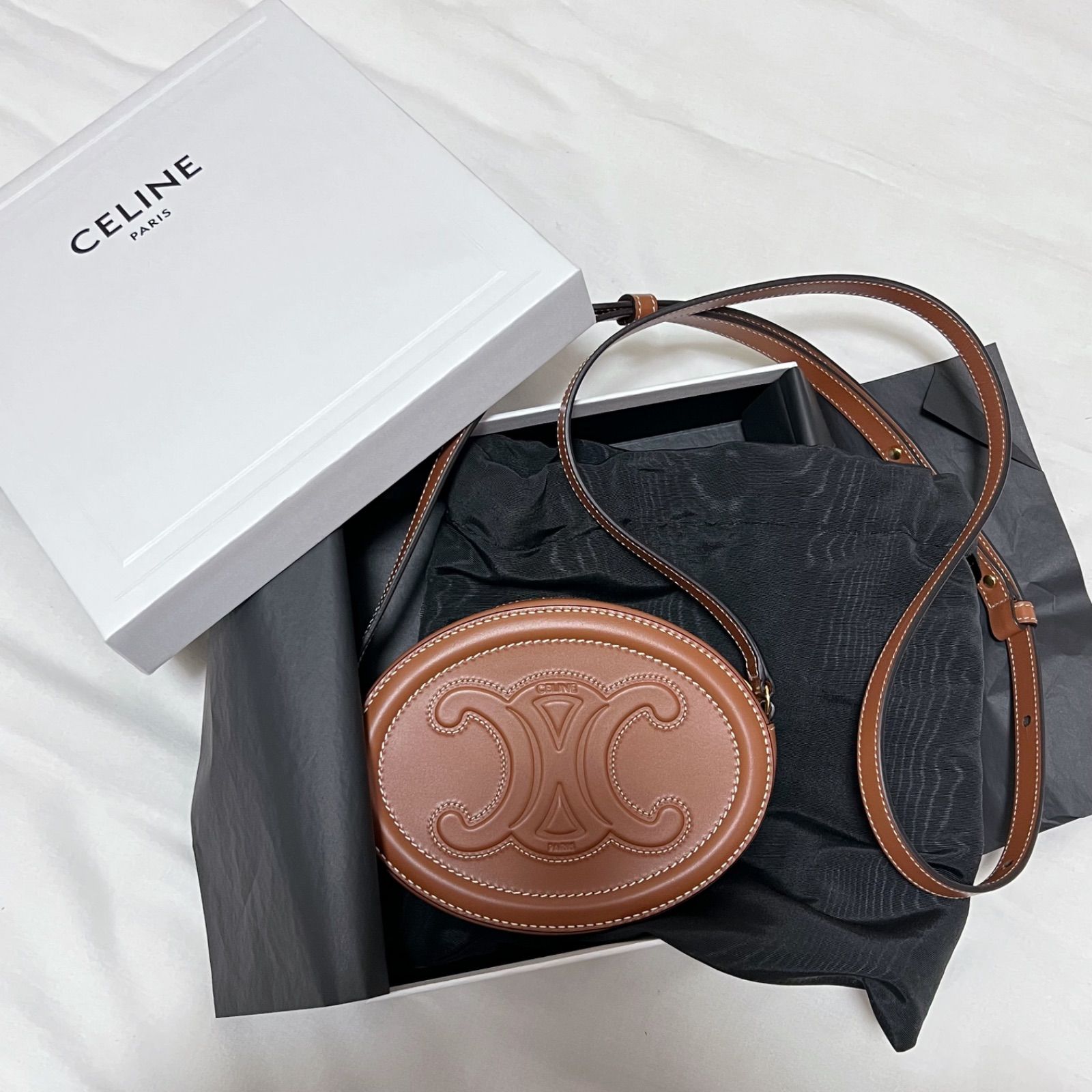 CELINE クロスボディ オーバルパース キュイル トリオンフ