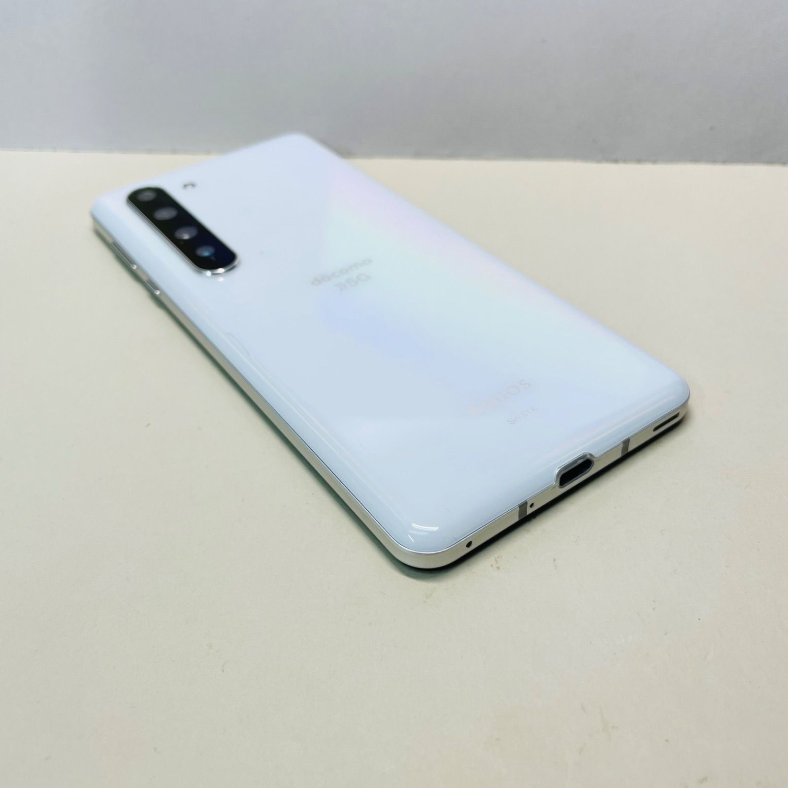 ☆新品未使用☆ AQUOS R5G 256GB SH-51A オーロラホワイト② AQUOS SH-51A R5G オーロラホワイト SIMフリー ドコモ 中古