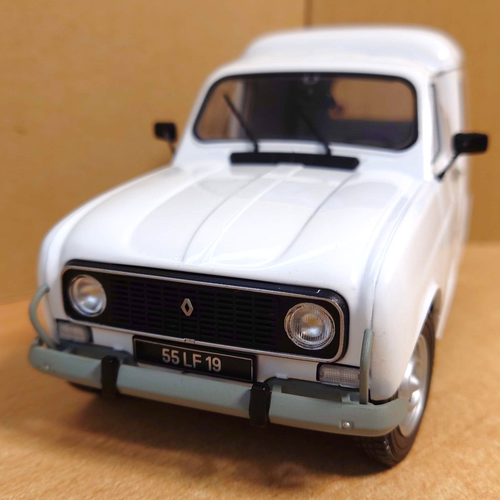 1/18 ルノー 4L F6 (ホワイト) ソリド製ダイキャスト製ミニカー 1/18 ルノー 4L F6 (ホワイト) ソリド製ダイキャスト製ミニカー - メルカリ