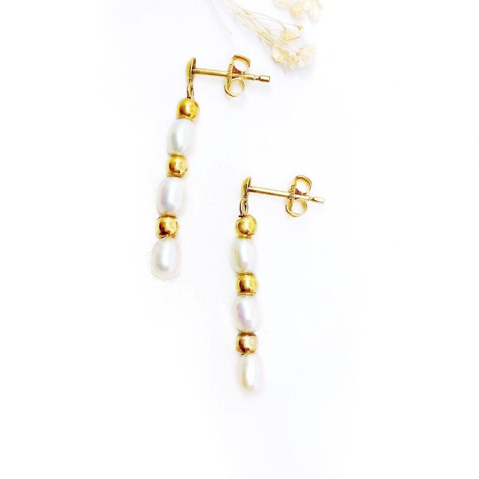 18金 ピアス 淡水パール ロング ライス 真珠 ゴールド k 18 yg 誕生石 ライン イエローゴールド 上品 明るい 豪華 華やか ブライダル 披露宴 お祝い 成人 ご褒美 バースデー 卒業 入学 二次会 発表会 コンサート