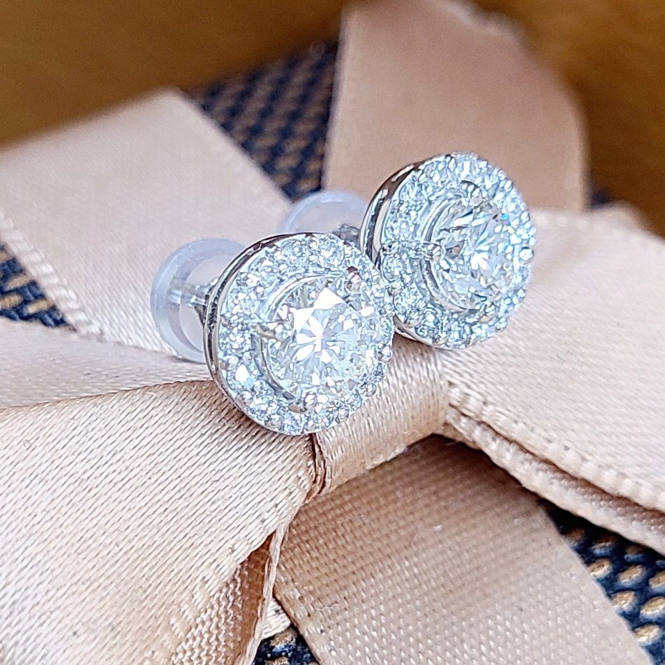 ギラギラ！0.87ct G VS GOOD ダイヤモンド 取り巻き ピアス 鑑 - メルカリ 