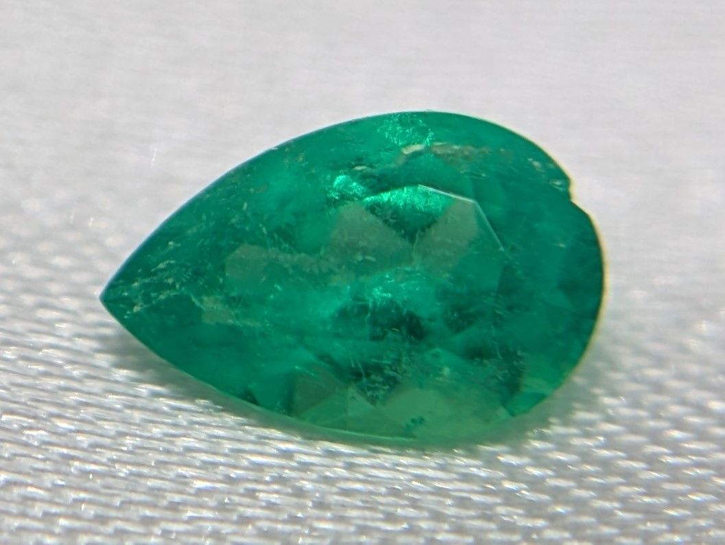天然エメラルドのルース【0.525ct】 - メルカリ