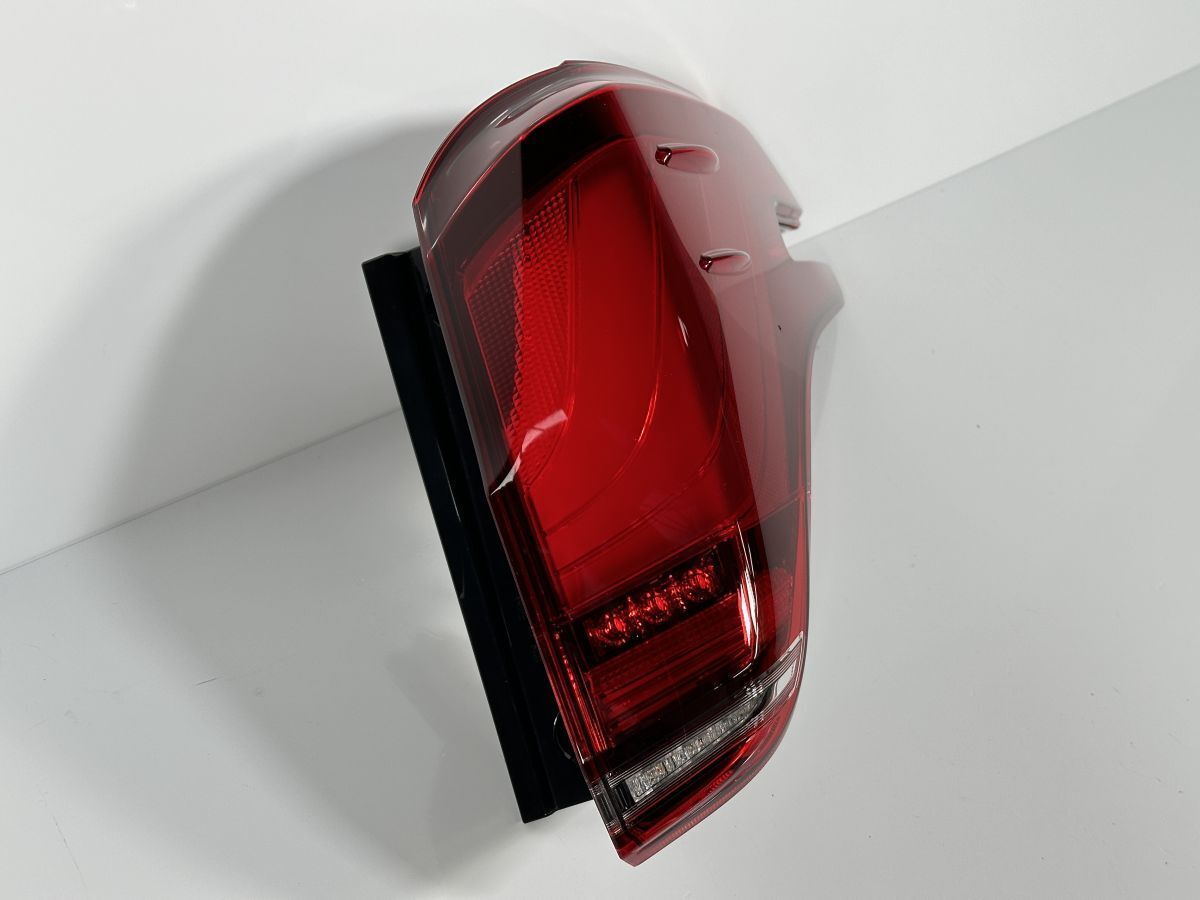 美品/低走行 アルファード AGH30W 後期 純正 右テールランプAssy