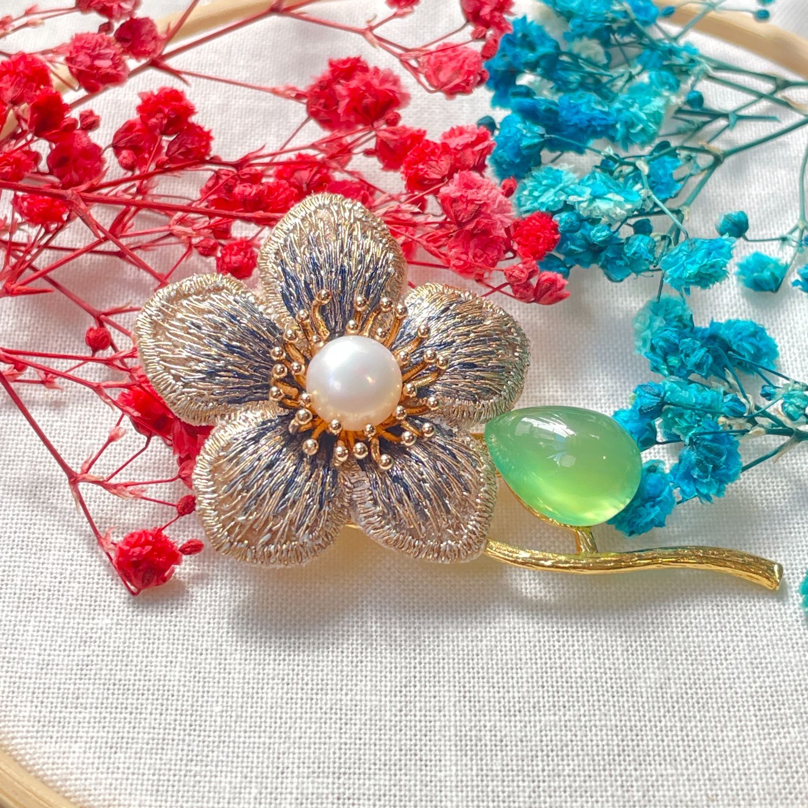 うす琥珀色お花刺繍ブローチ