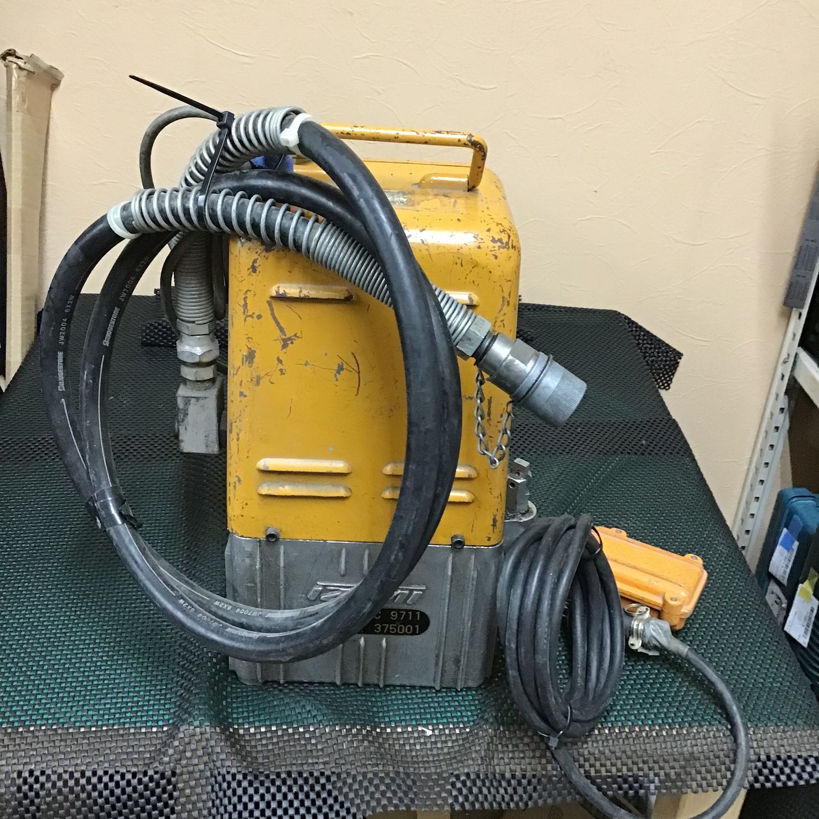 泉・機動油圧ヘッド分離式ポンプ !! ◇泉精器(IZUMI) 電動リモコン式