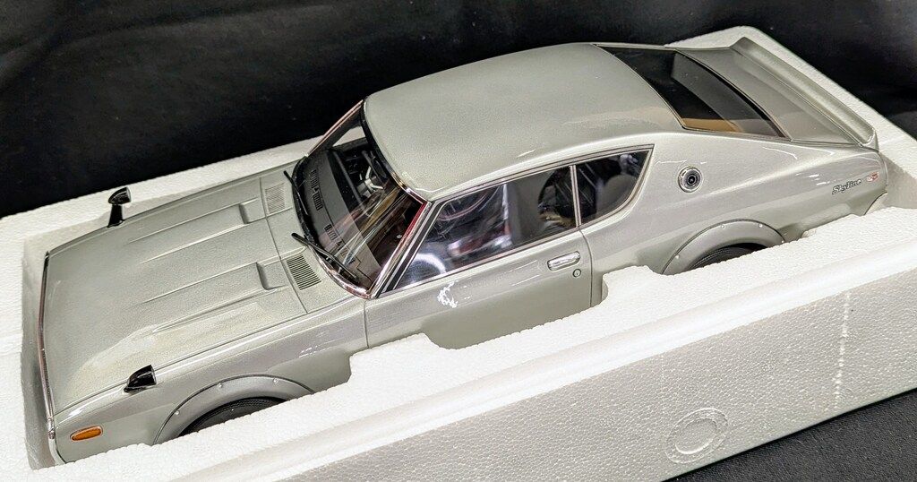 京商 1|12 SAMURAI Nissan Skyline 2000 GT-R KPGC110 Silver 12002S